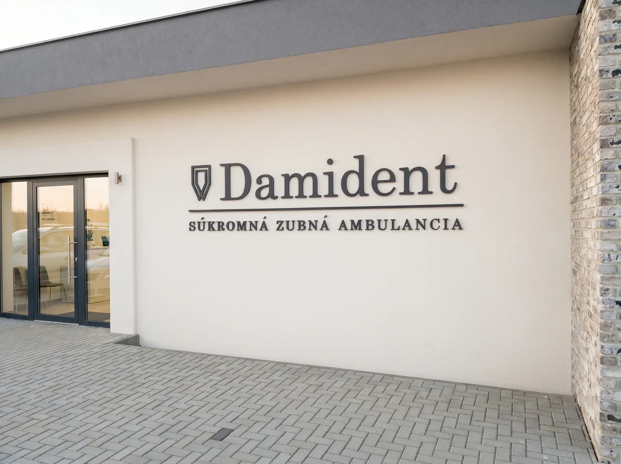 Damident – Svetelná reklama a 3D logá, realizácia AD-REKLAMA Trnava